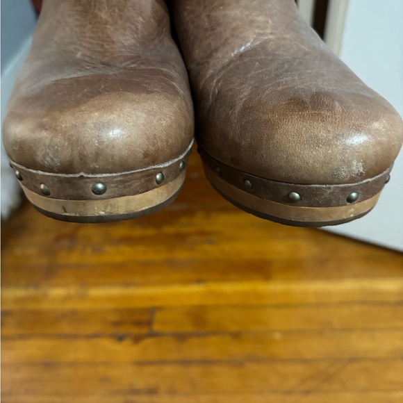 UGG Brown Leather Mules with Wooden Sole - Picture 3 of 8